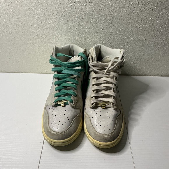 Nike High-Top Sneakers in Light Gray with Teal Accents - Picture 2 of 4